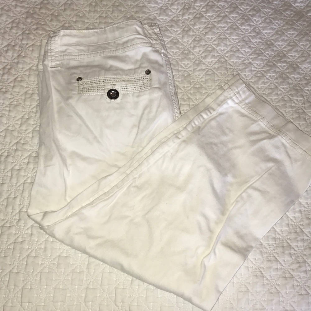 Buckle white capris!